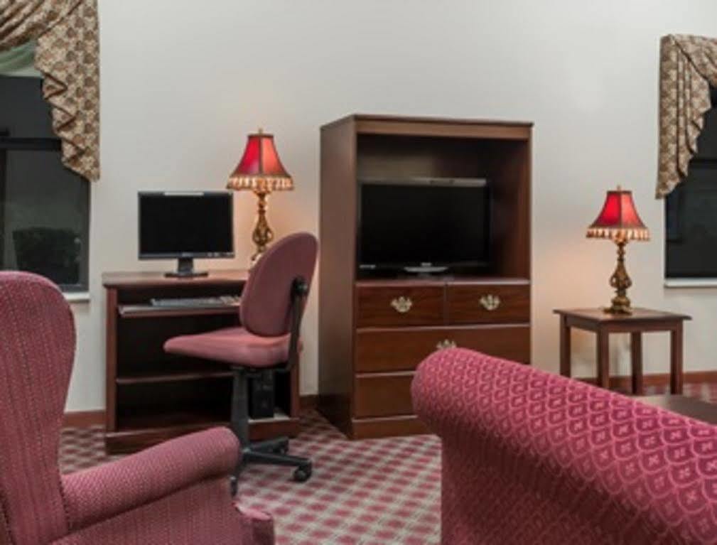 Super 8 By Wyndham Bellefontaine Hotel Exterior photo
